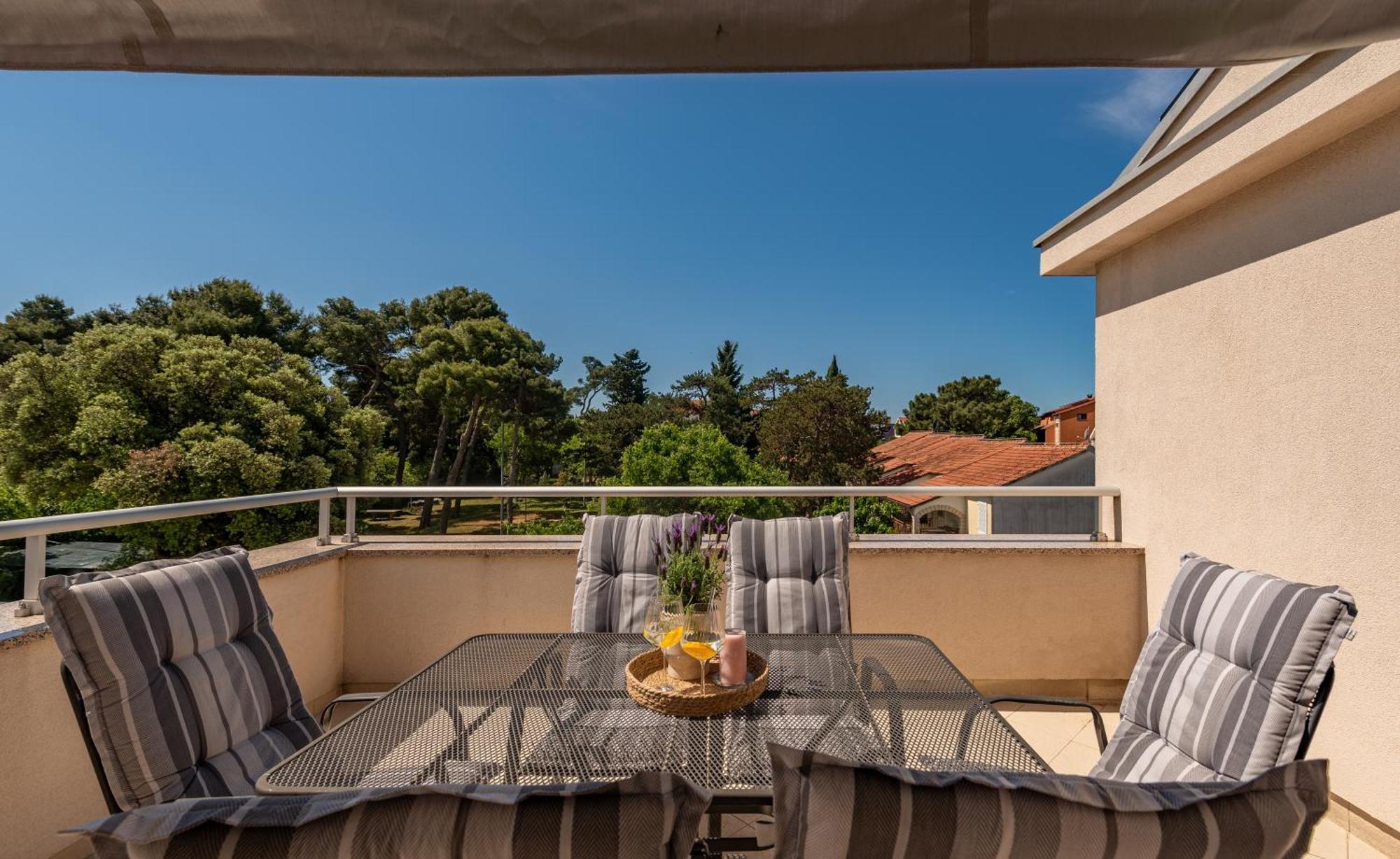 Apartments L&D Biograd Na Moru Esterno foto